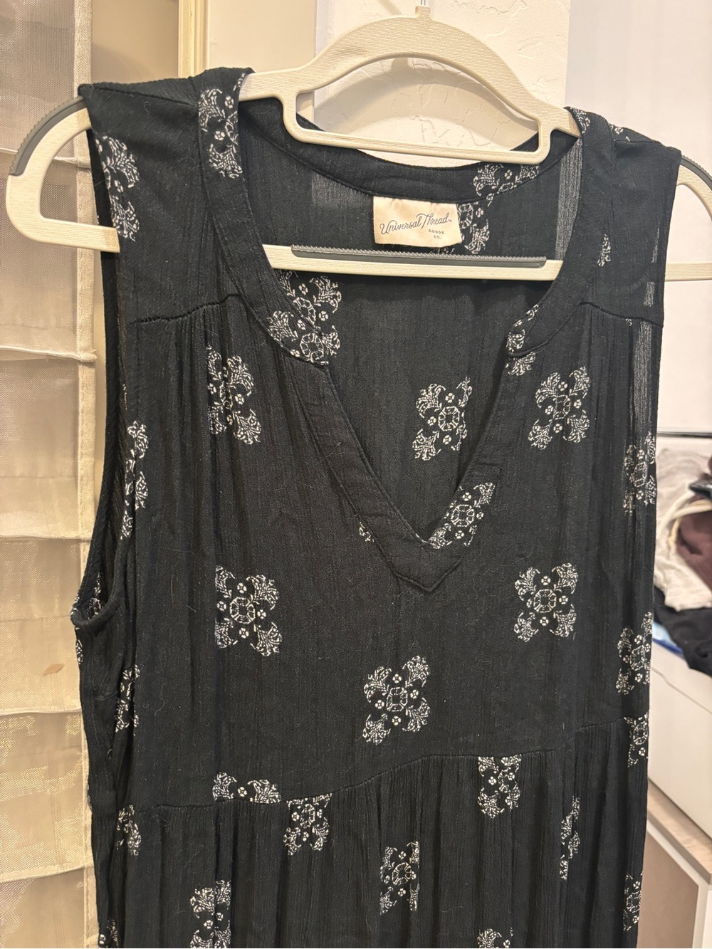 Universal Thread Black V-Neck Sleeveless Floral Maxi Dress